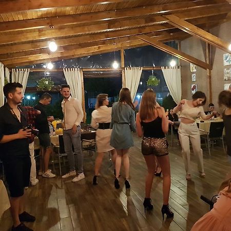 Pensiunea Family Zone Rosiori de Vede Εξωτερικό φωτογραφία