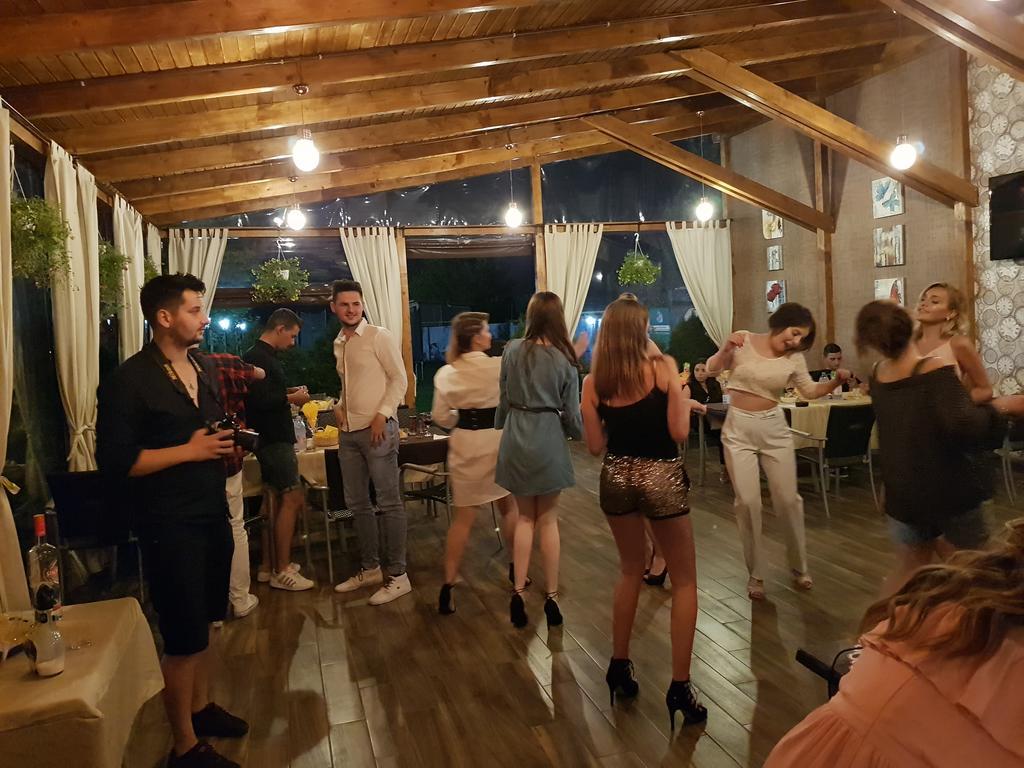 Pensiunea Family Zone Rosiori de Vede Εξωτερικό φωτογραφία