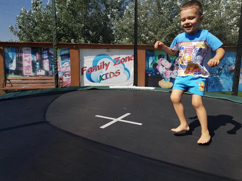 Pensiunea Family Zone Rosiori de Vede Εξωτερικό φωτογραφία